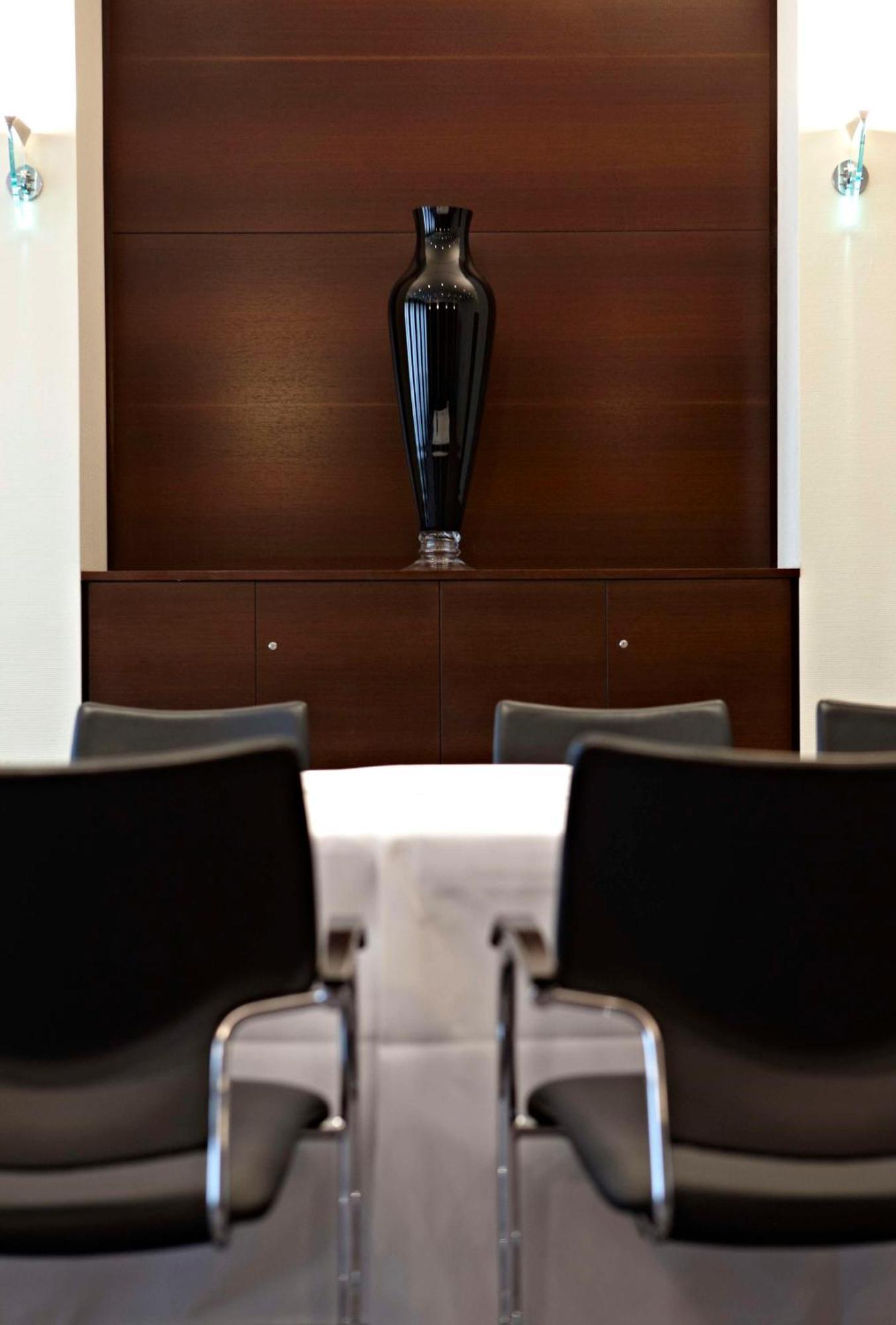 Hotel Metropolitan By Flemings 4*