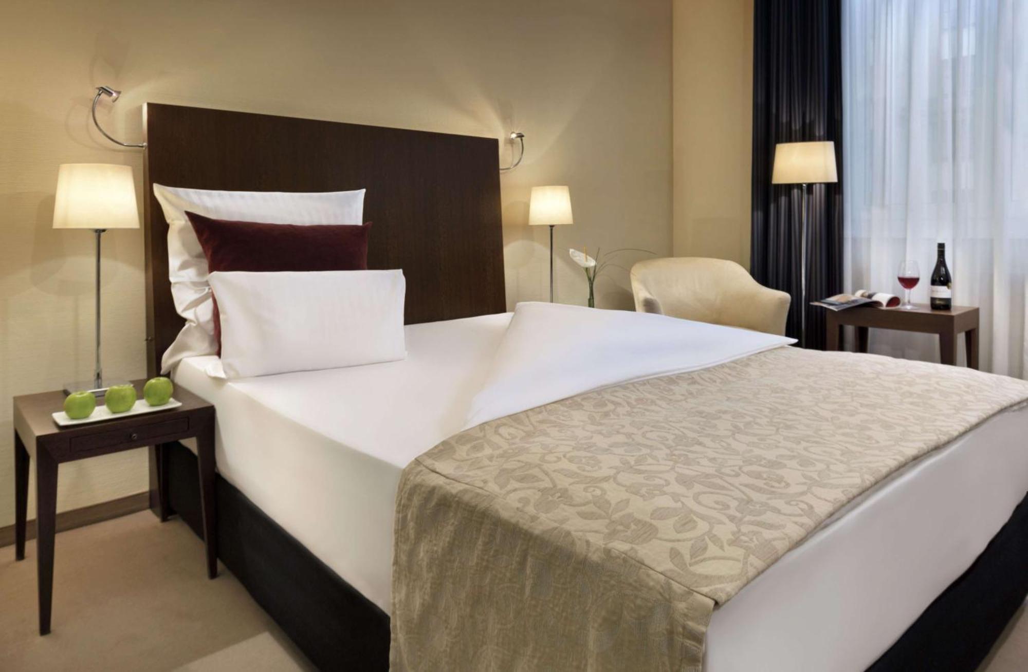 Hotel Metropolitan By Flemings 4*
