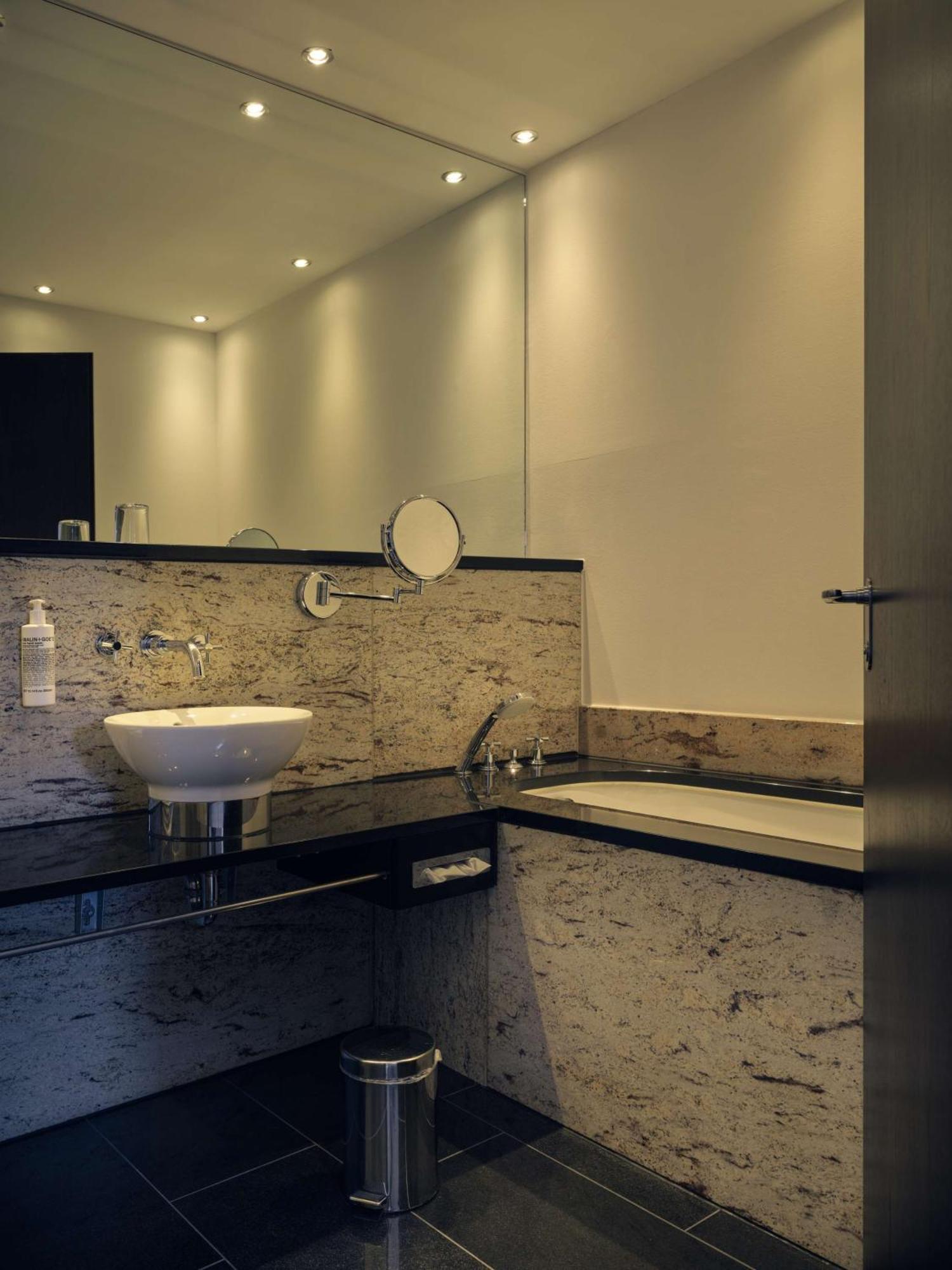 Hotel Metropolitan By Flemings 4*